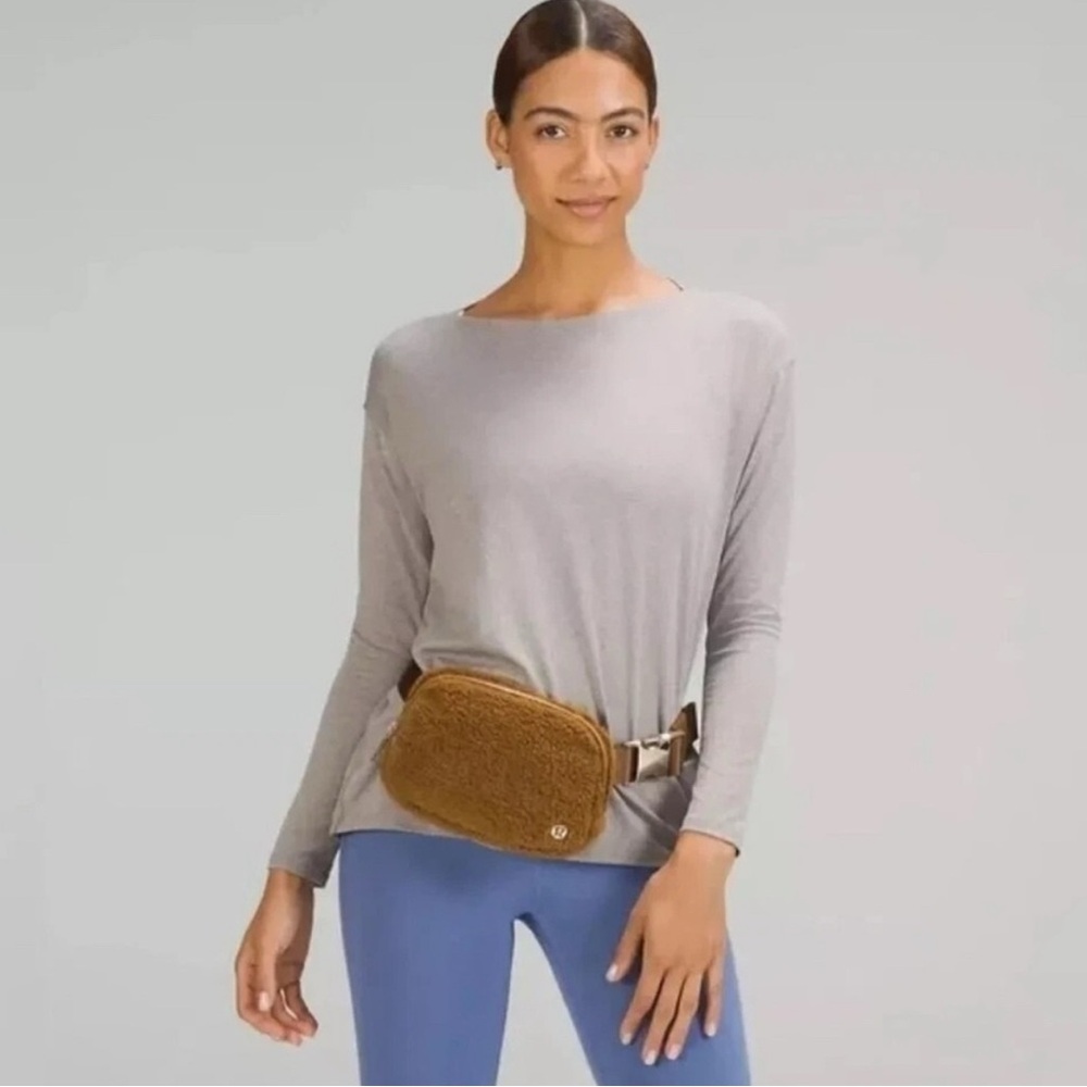 Lululemon Everywhere Fleece Belt Bag Limited edition Gold Hardware - NWOT